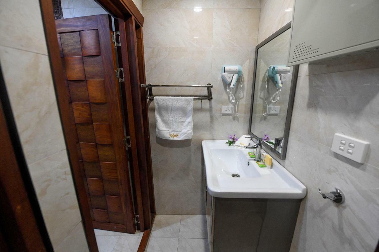The President Hotel Нанди Экстерьер фото